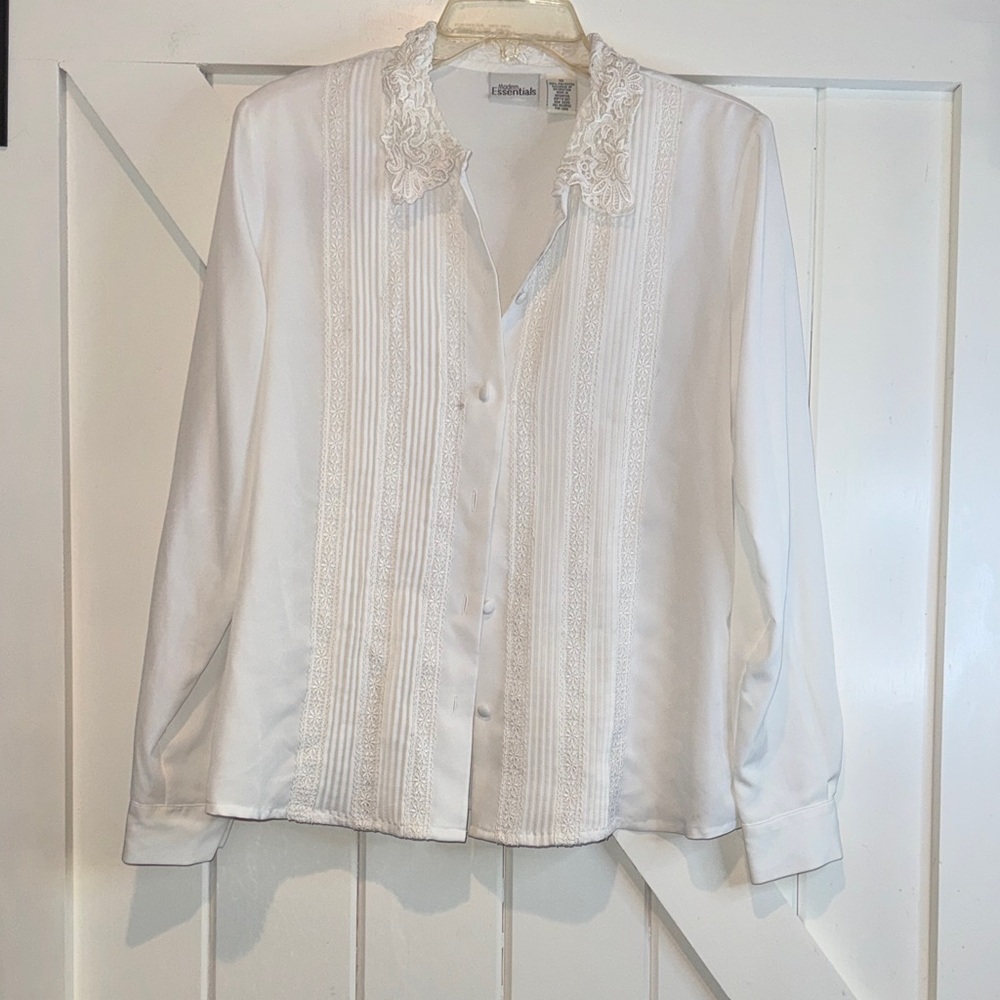 Elegant White Lace-Collar Button-Down Blouse